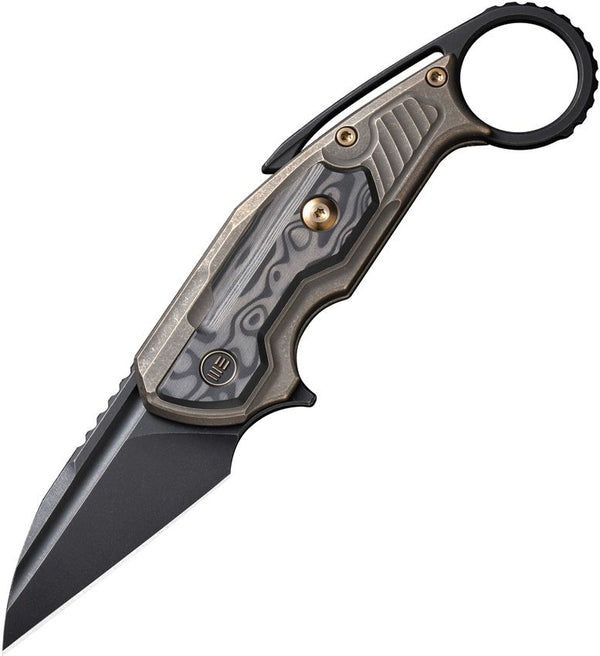 We Knife Co Ltd Yardbird Button Lock Bronze, Black 6AL4V Titanium w Rose Carbon Fiber Inlay Black Stonewashed Wharncliffe CPM 20CV
