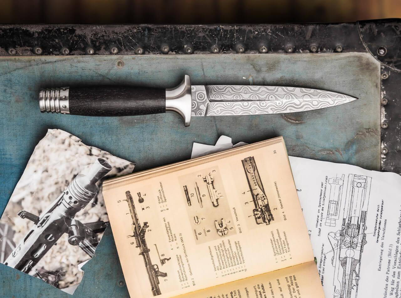 Boker MG-42 Damast Dagger Black Hornbeam Damascus Blade - Knives.mx