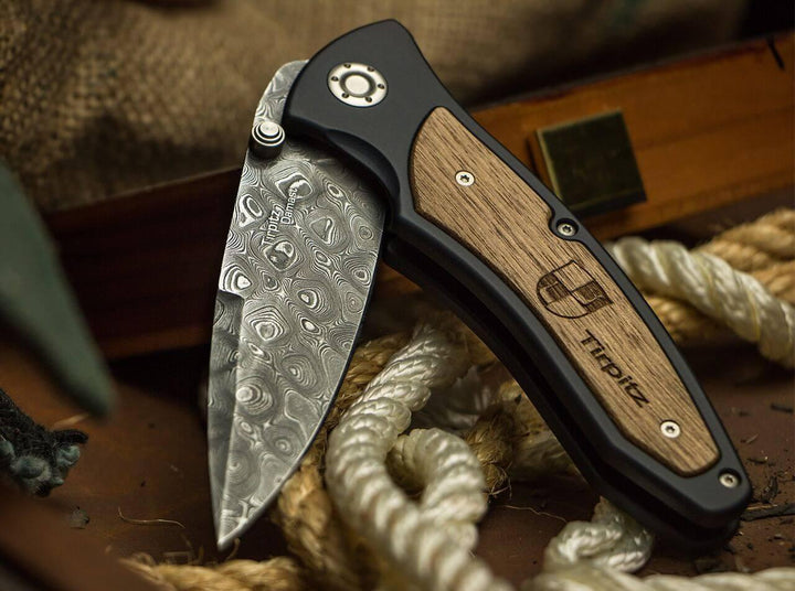 Boker Tirpitz Linerlock Black Aluminum w Walnut inlay Damascus - Knives.mx