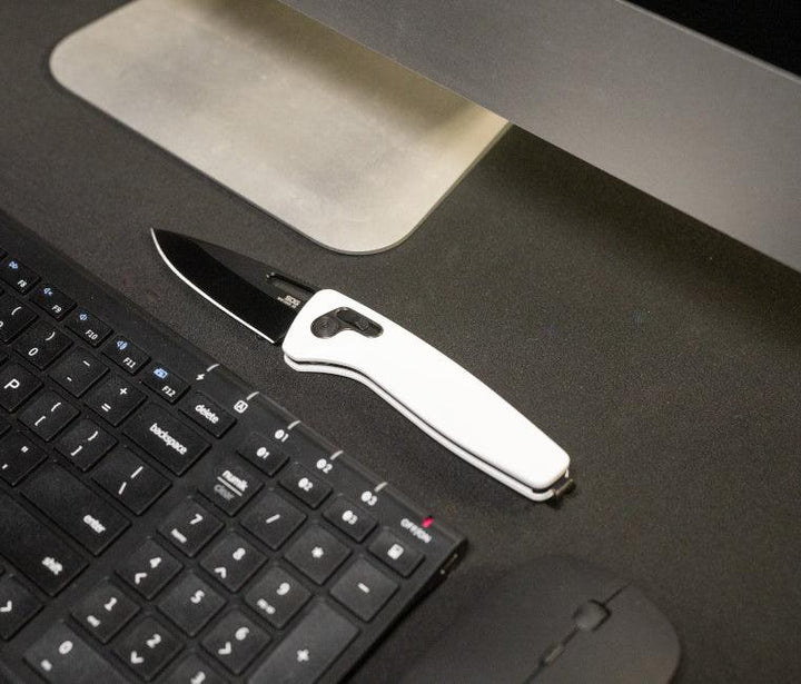 Sog One-Zero XR Lock White Aluminum Black TiNi Coated CRYO CPM S35VN - Knives.mx