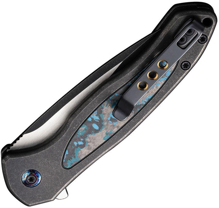 We Knife Co Ltd Kitefin Button Lock Black SW Titanium w Arctic Storm Fat Carbon Inlay Black SW & Satin CPM-20CV - Knives.mx