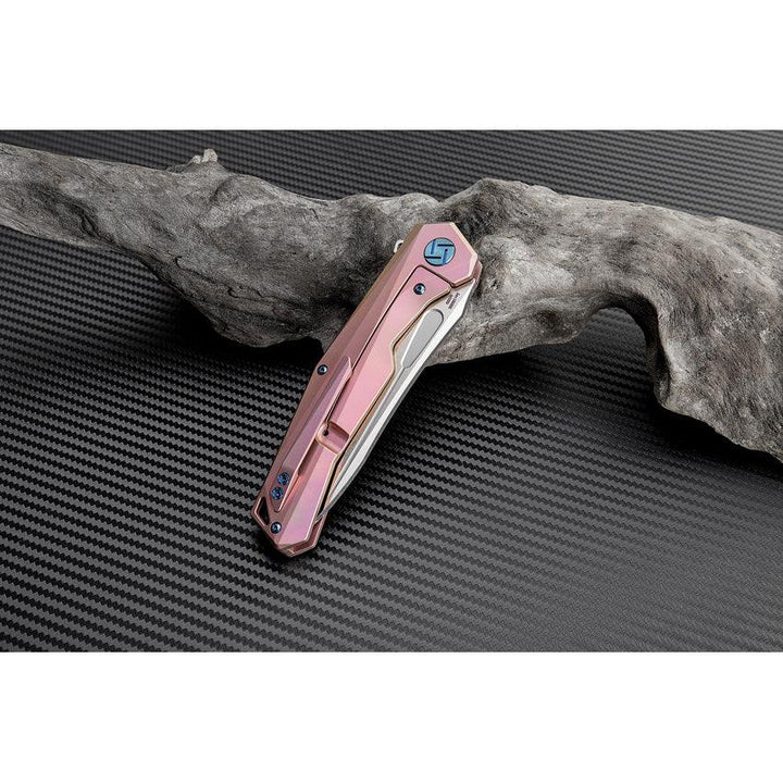 Artisan Cutlery Zumwalt Framelock Pink Anodized Aluminum Satin Bohler M390 - Knives.mx