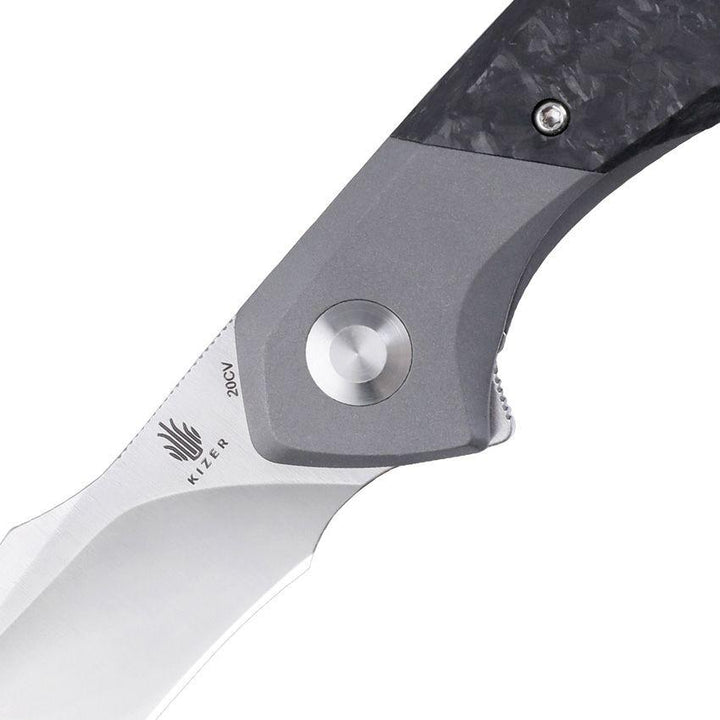 Kizer Cutlery Grazioso Framelock Gray Titanium w CF Inlay Satin 20CV - Knives.mx