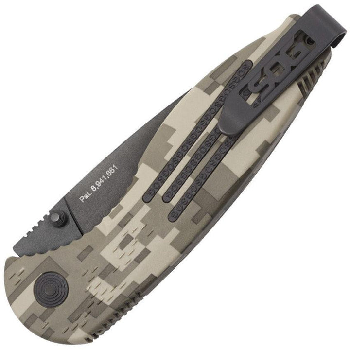 SOG Aegis Piston Lock Camo Clip AUS-8 - Knives.mx