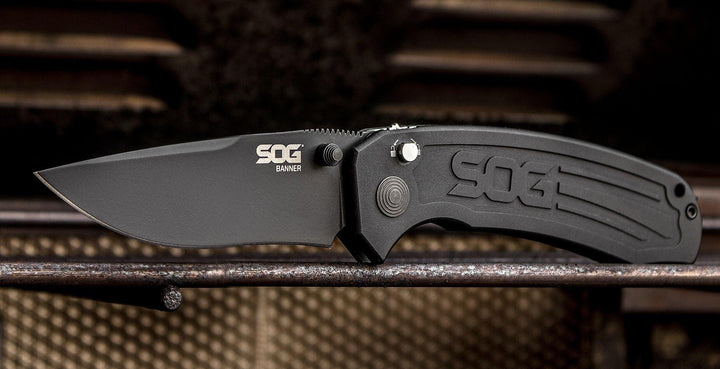 SOG Banner Button Lock USA Black Anodized Aluminum CPM S35VN - Knives.mx