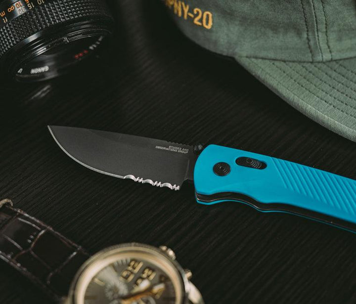 SOG Flash MK3 AT-XR Lock A/O Blue GRN Serrated Cryo D2 - Knives.mx