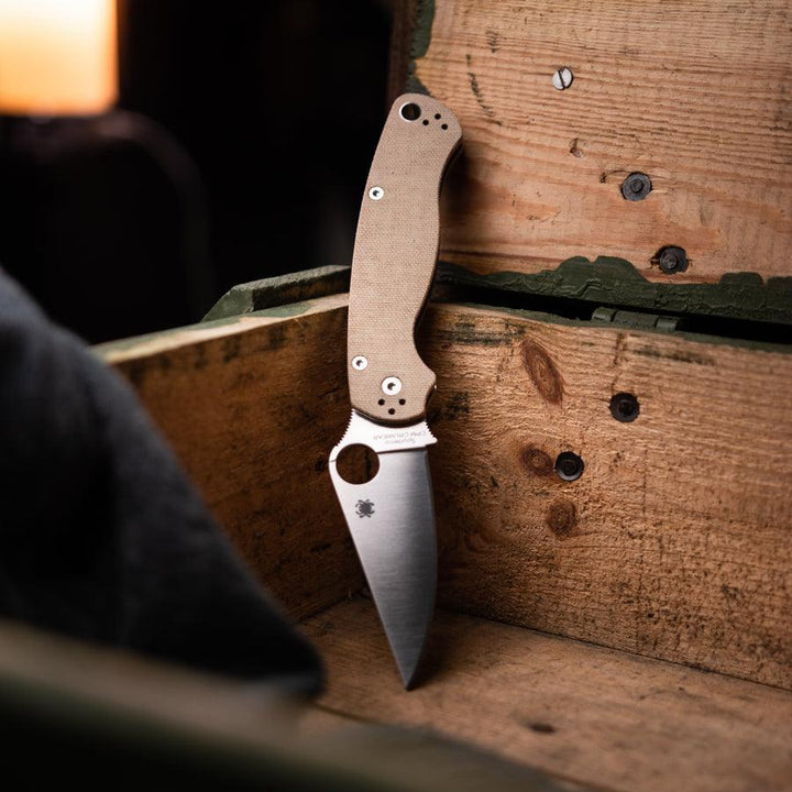 Spyderco Para Military 2 Compression Lock Brown Canvas Micarta Satin PlainEdge CPM Cru-Wear® - Knives.mx