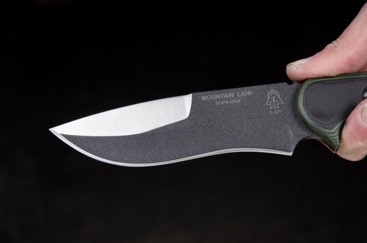 TOPS Knives Mountain Lion Green/Black G10 Black Traction Coating 1095HC - Knives.mx