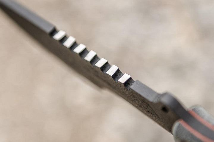 TOPS Knives Skullcrushers Xtreme Blade Black Linen Micarta Rocky M Coating 1095HC - Knives.mx