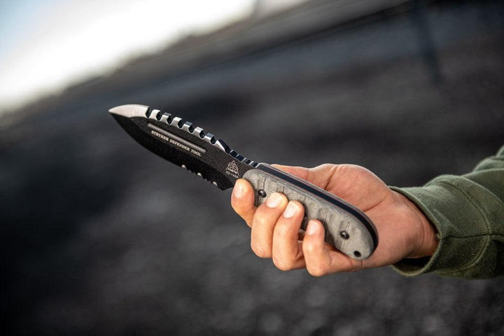 TOPS Knives Stryker Defender Tool Black Linen Micarta Traction Coating 1095HC - Knives.mx