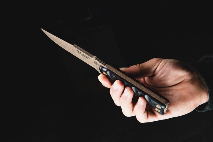 TOPS Knives Team Jackal Survivor Black G10 Rocky Mountain Tread Coyote Tan 1095HC - Knives.mx