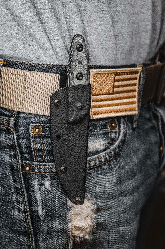 TOPS Knives UTE-Utility Tool Edged Black Linen Micarta Black Coating 1095HC - Knives.mx